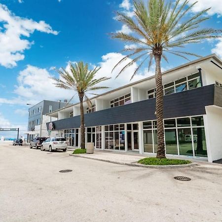 The Purple Pelican Beachfront With Ocean Balcony Unit 1 Fort Lauderdale Exteriér fotografie
