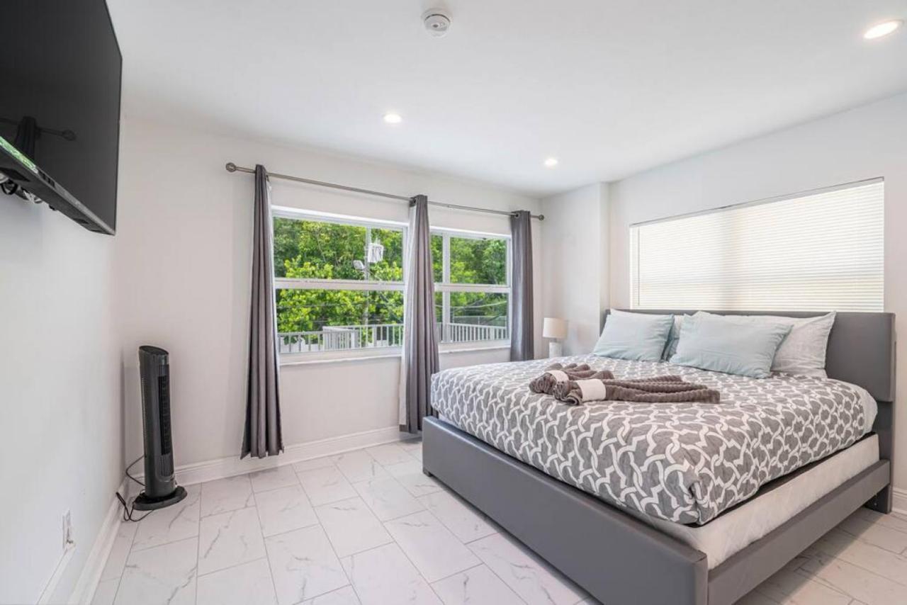 The Purple Pelican Beachfront With Ocean Balcony Unit 1 Fort Lauderdale Exteriér fotografie