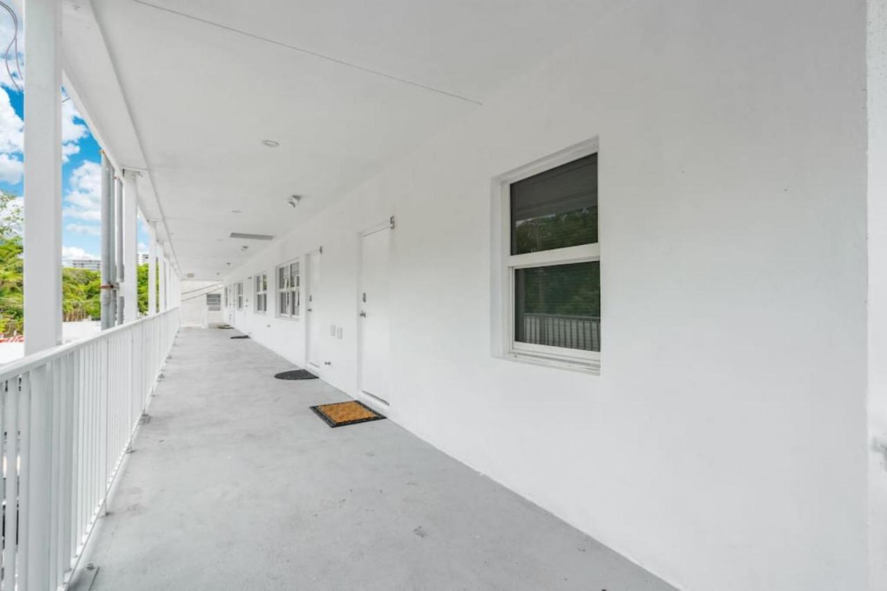 The Purple Pelican Beachfront With Ocean Balcony Unit 1 Fort Lauderdale Exteriér fotografie